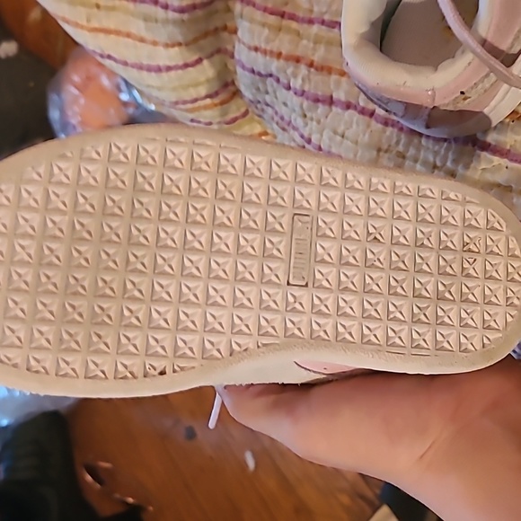 Pink puma kids size thirteen suede runners - Picture 6 of 6